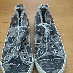 Blowfish Camouflage Low-Top Sneakers